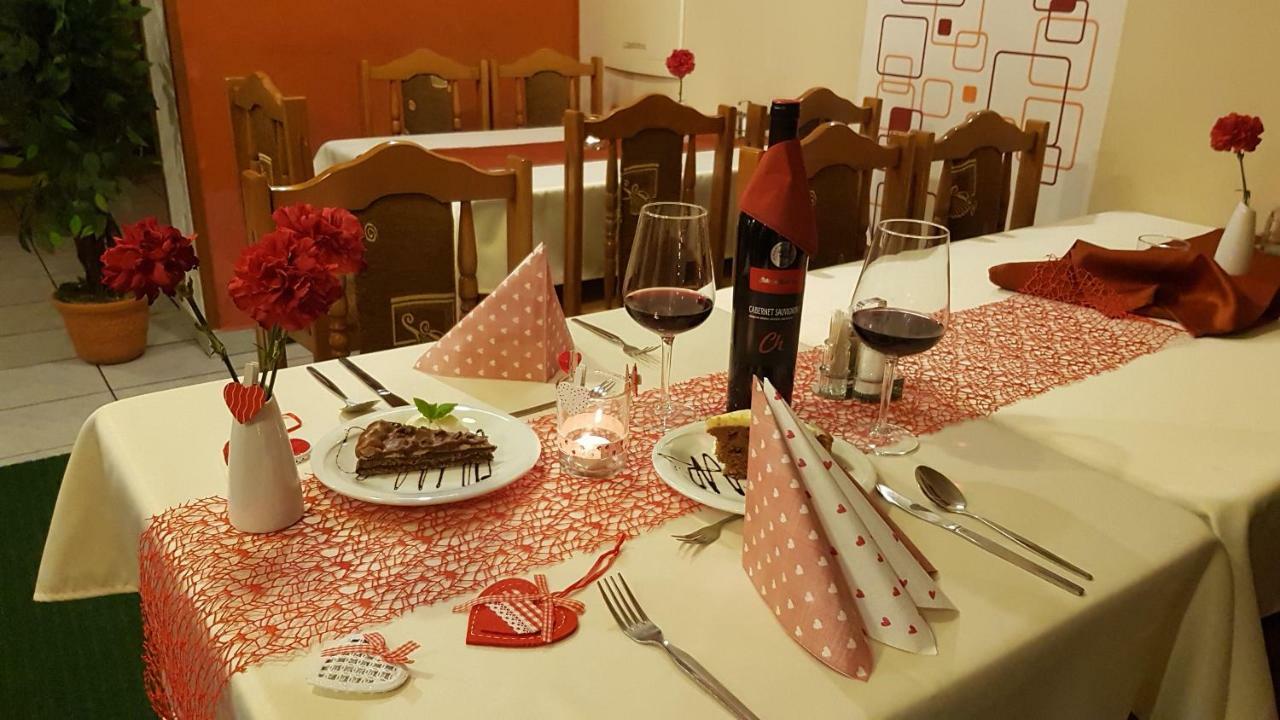 Pizzeria Alzbetka 호텔 Strecno 외부 사진
