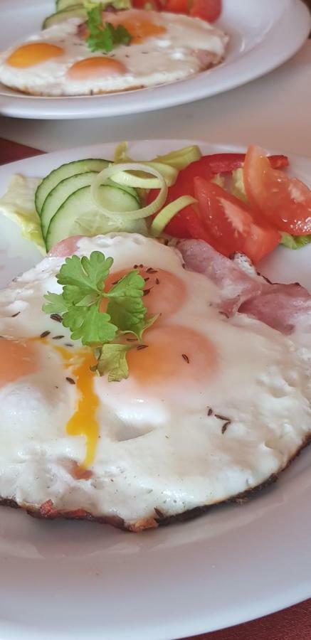 Pizzeria Alzbetka 호텔 Strecno 외부 사진